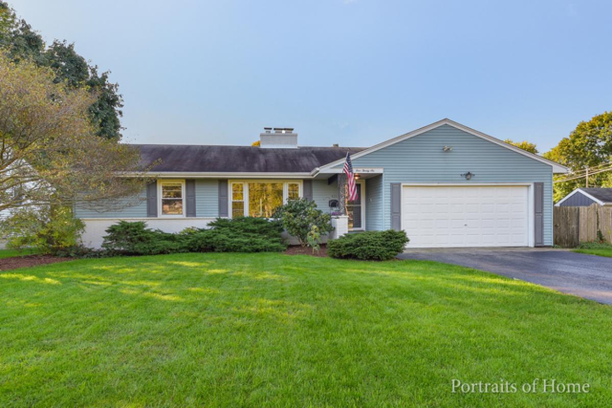 RogerTheFox's tweet photo. See a virtual tour of my newest #listing 426 West Elm Street #Wheaton #IL  https://t.co/82niJZY03p https://t.co/koVZc08Ymn