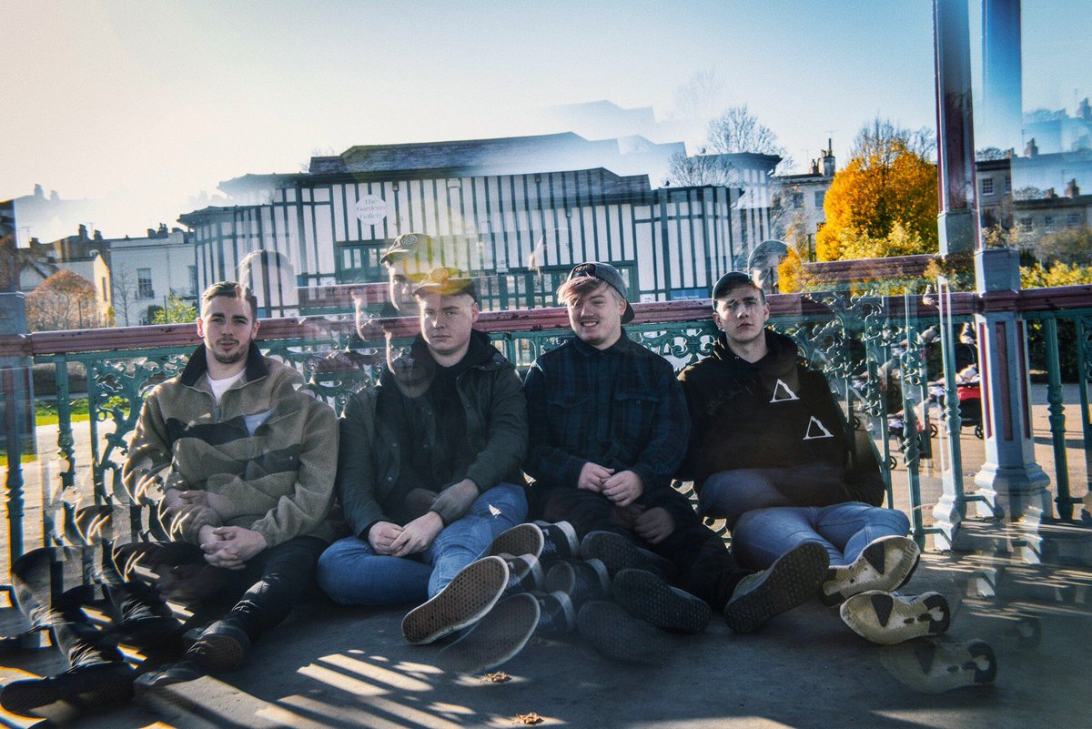 thepitglasgow's tweet photo. SINGLE: Fresh new alt-punks Midweek share debut single 'Honey, Darling' https://t.co/j7VW84eoDc https://t.co/Fr4CyBOtD9