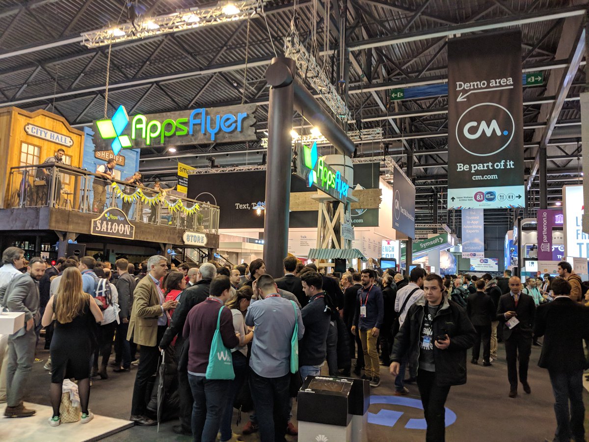 bRealTime tweet media