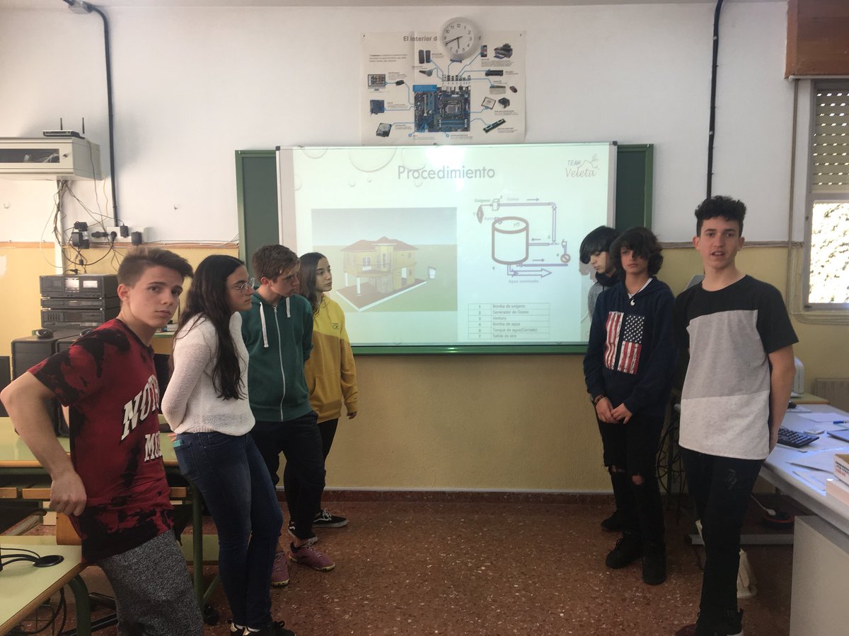 VeletaTeam's tweet image. Ultimando detalles.... deseando que llegue mañana. Mucha suerte a todos.... #hydrodynamics #MuchoMásQueRobots @FLLGranada @FLLSpain