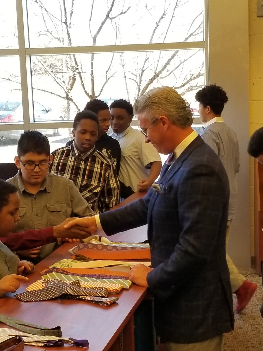 AspasiaAngelou's tweet photo. 100 gorgeous ties donated my @SGilesStyle Thank you, gentlemen! #JMBEARS #JMFutureBuilders #ProudPOY#StevenGiles @choosetobeBOLD @jmbearsokc @OKCPS https://t.co/DMbWJRjkWB
