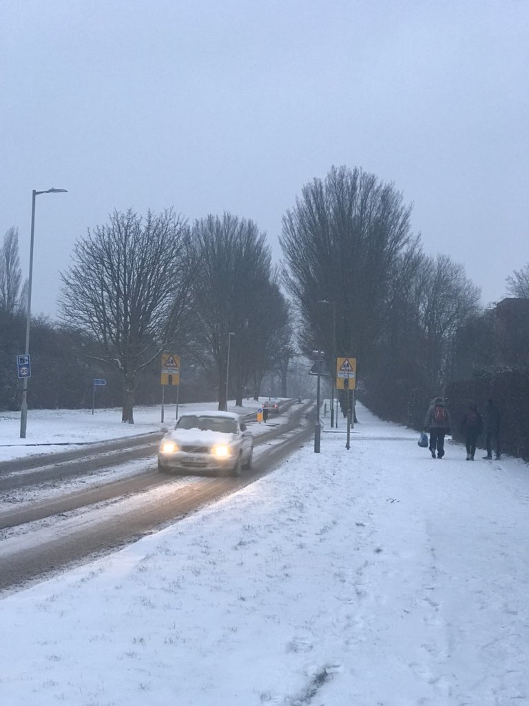 islamsalih278's tweet photo. Friday vibes in Hatfield! #snowday3 #Weather #Hatfield #UKSnowVTEC https://t.co/wViDkzV0I2