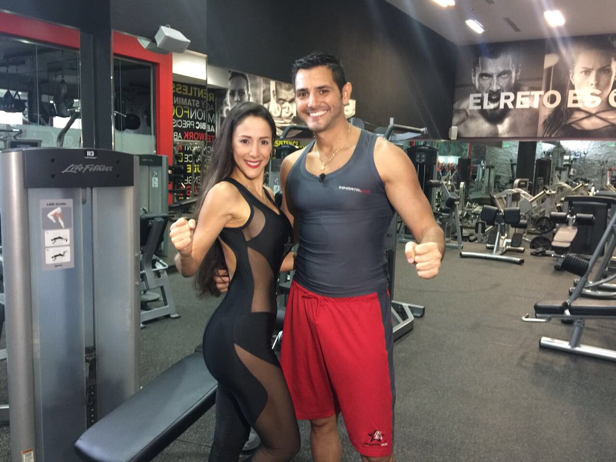 viancadugarte's tweet photo. #immortalfitness con @jesusimmortal mi master y esposo #grabando @SMZ_21 @SIPSETV @immortalkick1 #energiauniversal https://t.co/PMuKEORyqh