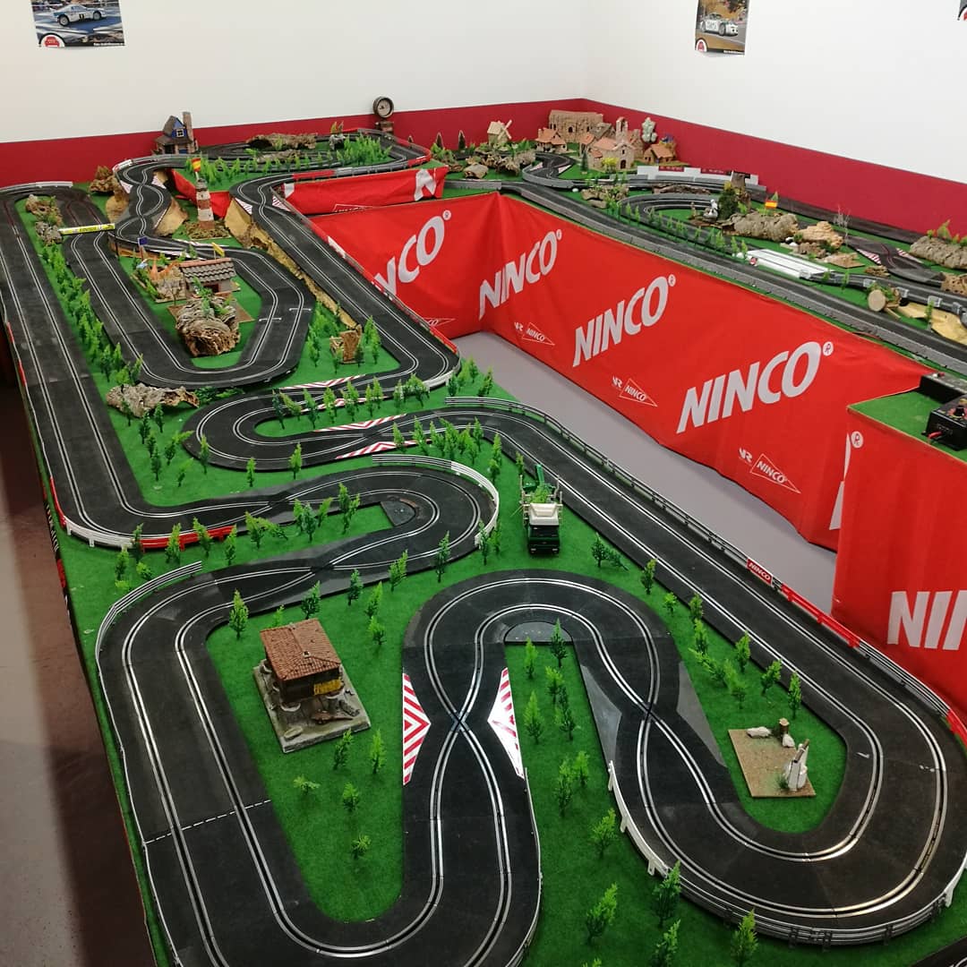 ParlaSlotRacing's tweet photo. Tramos listos para que empiece el regional madrileño de Rally-Slot en Parla Slot Racing #wrc #parla #rally #rallyslot #slot #cera https://t.co/NNnFaBGEaB