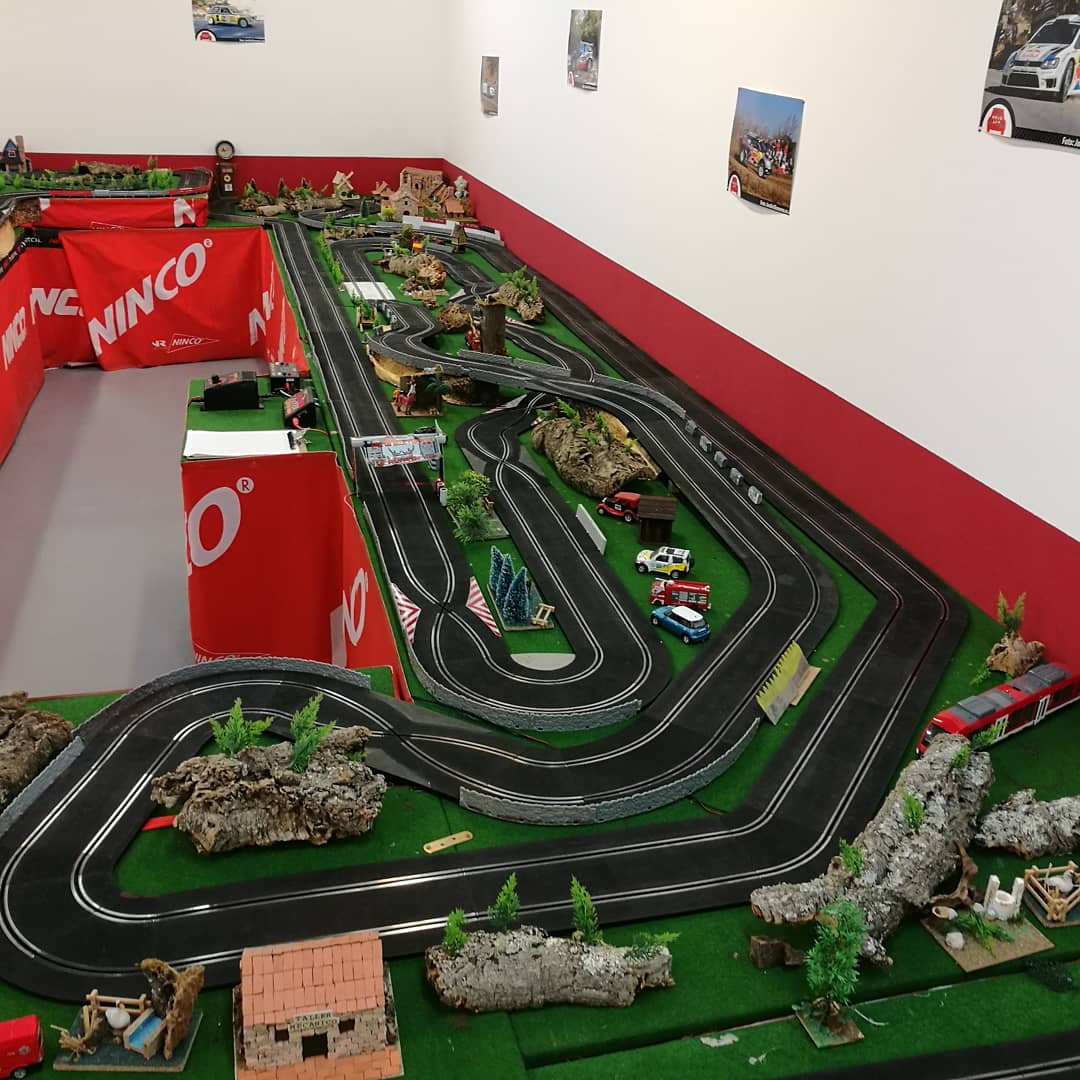 ParlaSlotRacing's tweet photo. Tramos listos para que empiece el regional madrileño de Rally-Slot en Parla Slot Racing #wrc #parla #rally #rallyslot #slot #cera https://t.co/NNnFaBGEaB