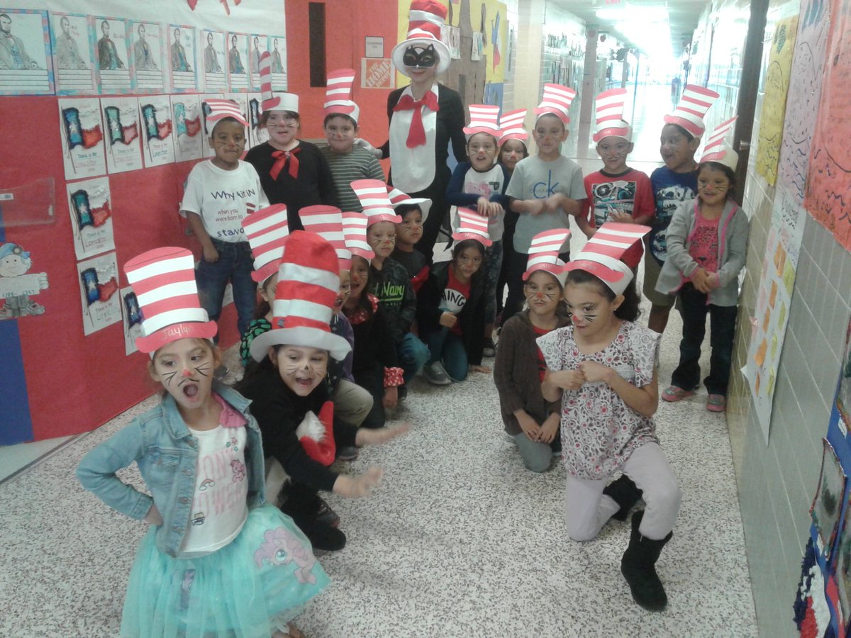 SeguinElem's tweet photo. Celebrating Seuss Week #RoadrunnerStyle
#BeepBeep https://t.co/e9IFnxuLUB