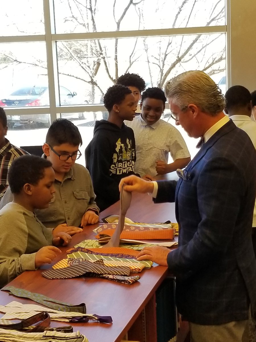 AspasiaAngelou's tweet photo. John Marshall Tie Day 2018! #BeBold #StevenGiles #TieDay @jmbearsokc @OKCPS @choosetobeBOLD @votestevedavis @SGilesStyle @WmStubbs https://t.co/opOnWuIDAY