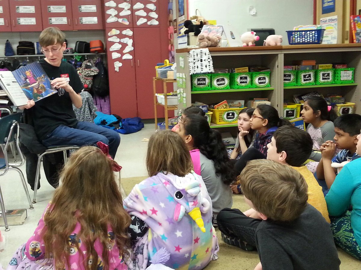 CB South forum buddy Sean read to Mrs. Schorpp’s students. #ReadAcrossTitus #TitusPride #SouthSide