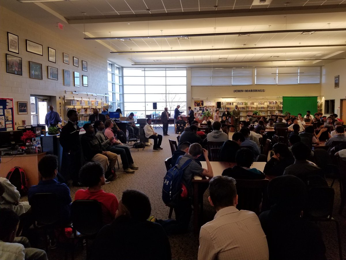 AspasiaAngelou's tweet photo. John Marshall Tie Day 2018! We are grateful for the support of awesome male rolemodels in our community! Thanks, @choosetobeBOLD @SGilesStyle #JMBEARS #JMFutureBuilders #ProudPOY @votestevedavis @WmStubbs @OKCPS https://t.co/X7a0qaWh0B