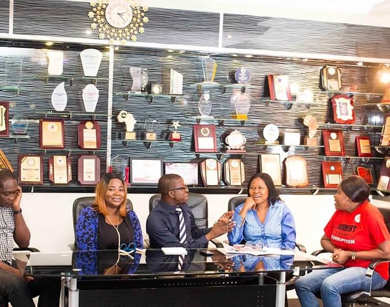 DrJoeOdumakin's tweet photo. @DrJoeOdumakin, has charged Nigerians to embrace d ongoing fight against corruption, saying it is worse than cancer.
" d fight against corruption must not be left in d hands of @officialEFCC alone." during d visit by @officialEFCC, Public Affairs Lagos #KillCorruptionNow https://t.co/jxziKffa4g