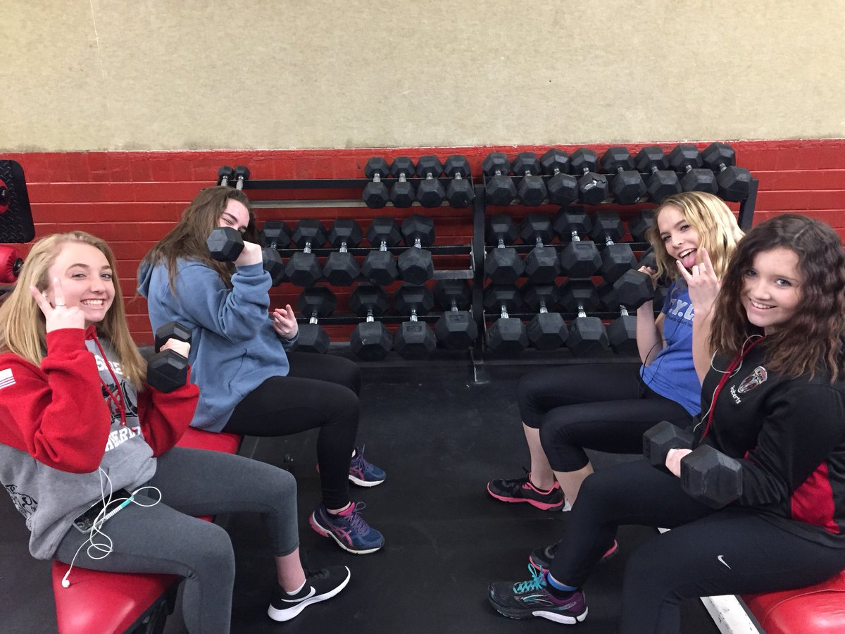 arobinsonSSRAMS's tweet photo. Bettering their bodies! #sshspe #weighttraining https://t.co/4esIArcPPe