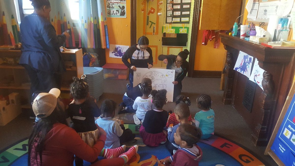 YSIPHILLY's tweet photo. Student volunteers from @HolyFamilyU discussed healthy eating habits to kids at Baring House earlier this week by reviewing food choices, presenting a chart with healthy eating ideas, and helping the kids prepare a healthy snack. #YSIPhilly #YouthServiceInc #volunteer https://t.co/8ZHOgvB6Hu
