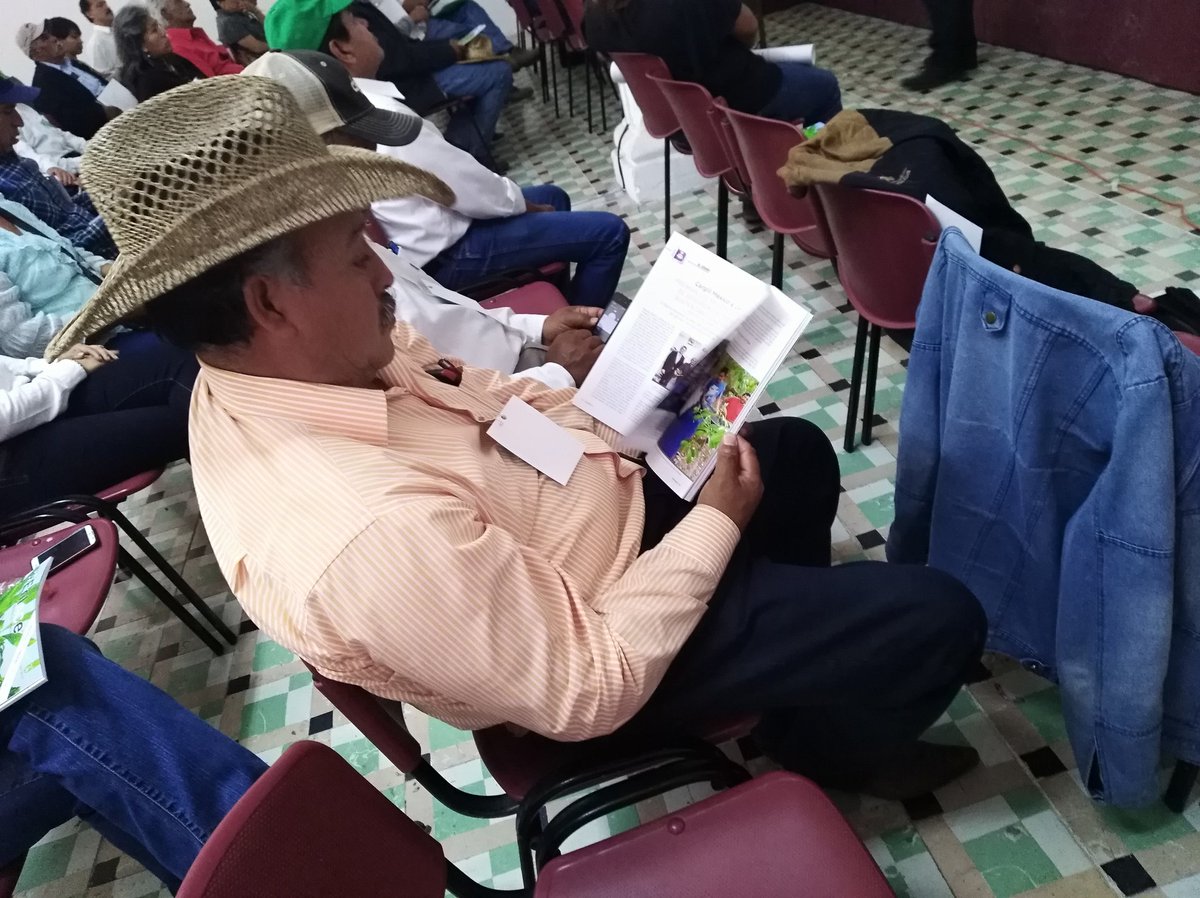 DesdeGto's tweet photo. El el marco del taller de sistematización de la experiencia del servicio de extensionismo ejecución directa 2017, @ErickOH_AC
Gte estatal de
@MasAgroGto, nos platica ¿Qué hace #MasAgro? 

@SAGARPAGTO1 @incarural @linosma @ValenciaAbundis @MasAgroGto @ExtensionismoMx https://t.co/XENoToacRO