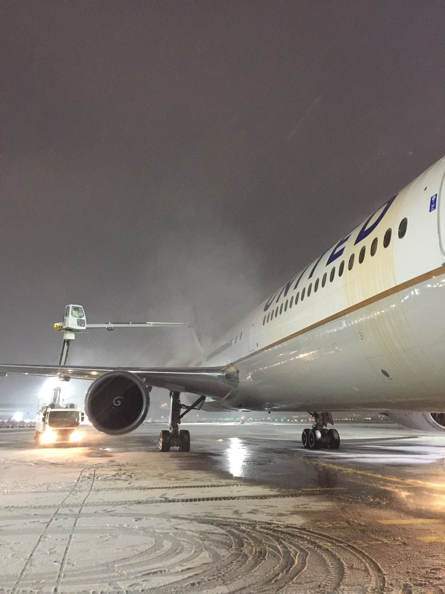Clive Cronk (@cronk__lhr) on Twitter photo Don't imagine it compares with the conditions our cousins have to endure on the East Coast <a href="/weareunited/">We Are United</a> But nonetheless the LHR Ramp Team have done a great job dealing with the winter conditions we have experienced over the last couple of days #beingunited Don't imagine it compares with the conditions our cousins have to endure on the East Coast <a href="/weareunited/">We Are United</a> But nonetheless the LHR Ramp Team have done a great job dealing with the winter conditions we have experienced over the last couple of days #beingunited