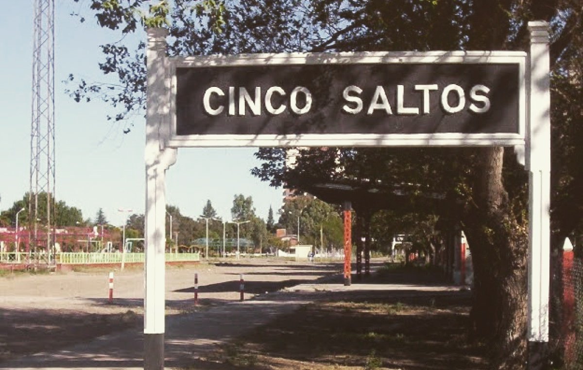 cris_herreraok's tweet photo. Hoy, con @AcaEstamosAr, llegamos a la ciudad de #CincoSaltos !!!. Si estas cerca, te invitamos a que a partir de las 18 hs te acerques al gimnasio municipal. Te esperamos!!⚽🏀🏃 https://t.co/U4IWLu3bcW
