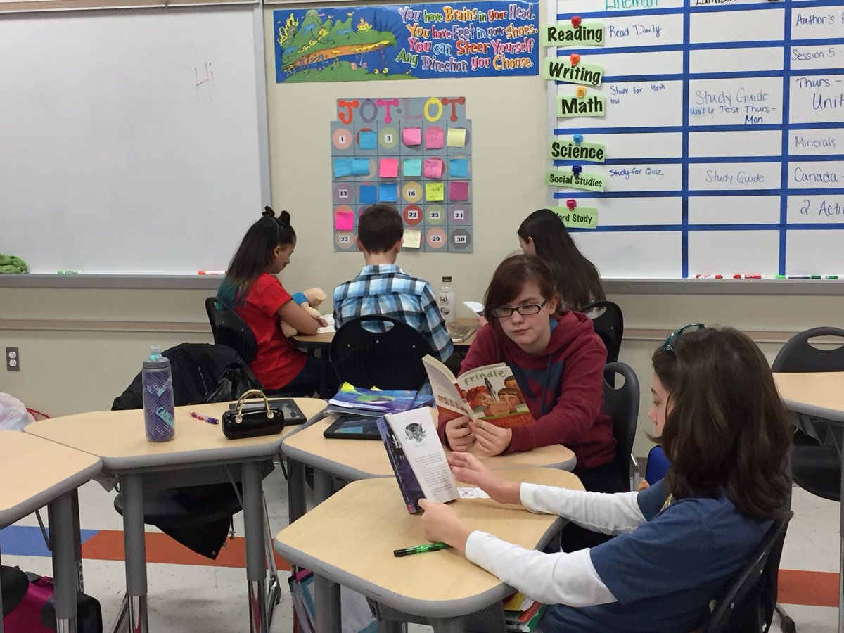 JessicaLineman1's tweet photo. We loved reading under blankets today for Read Across America. #ReadAcrossAmericaDay #weloveeastvincent https://t.co/yj24N4bzQc