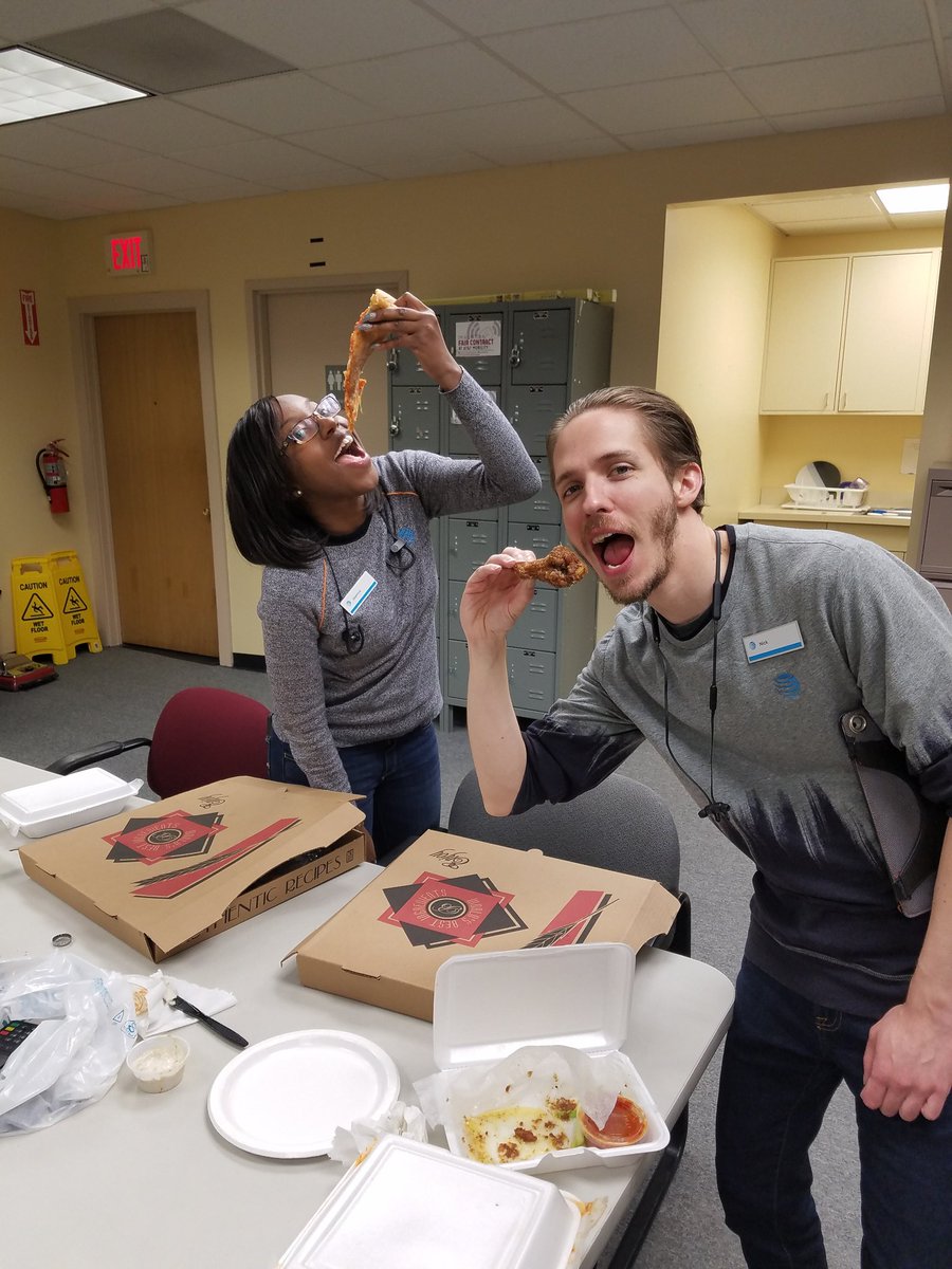 AtMiddletown's tweet photo. Team Middletown digging into their pizza and wings for employee appreciation day! Ready to win the day! @AtMiddletown #appreciatER #OurNE https://t.co/yitvMZaCto