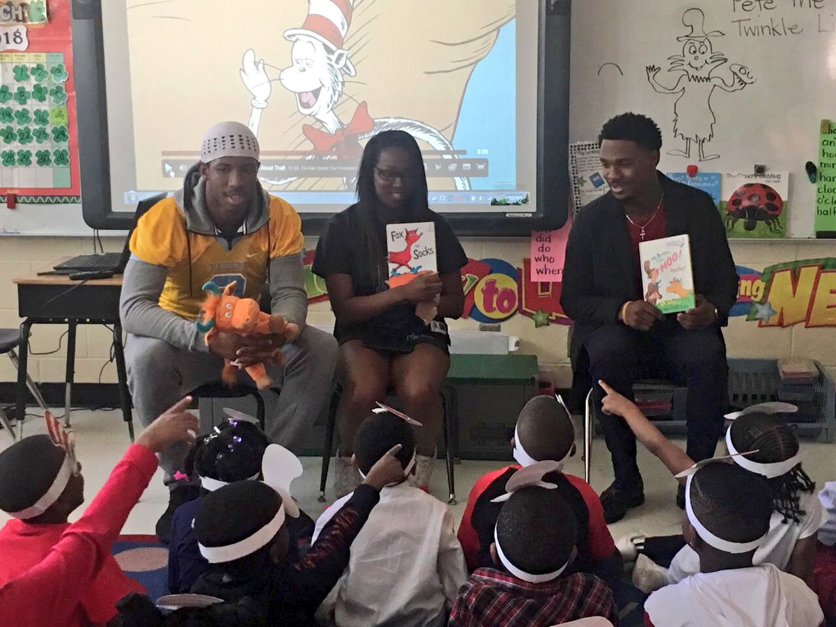 apsupdate's tweet photo. Love seeing our schools work together! The @APSMaysRaiders stopped by @APSWestManor to participate in #ReadAcrossAmericaDay! https://t.co/U61xSAUTJ9