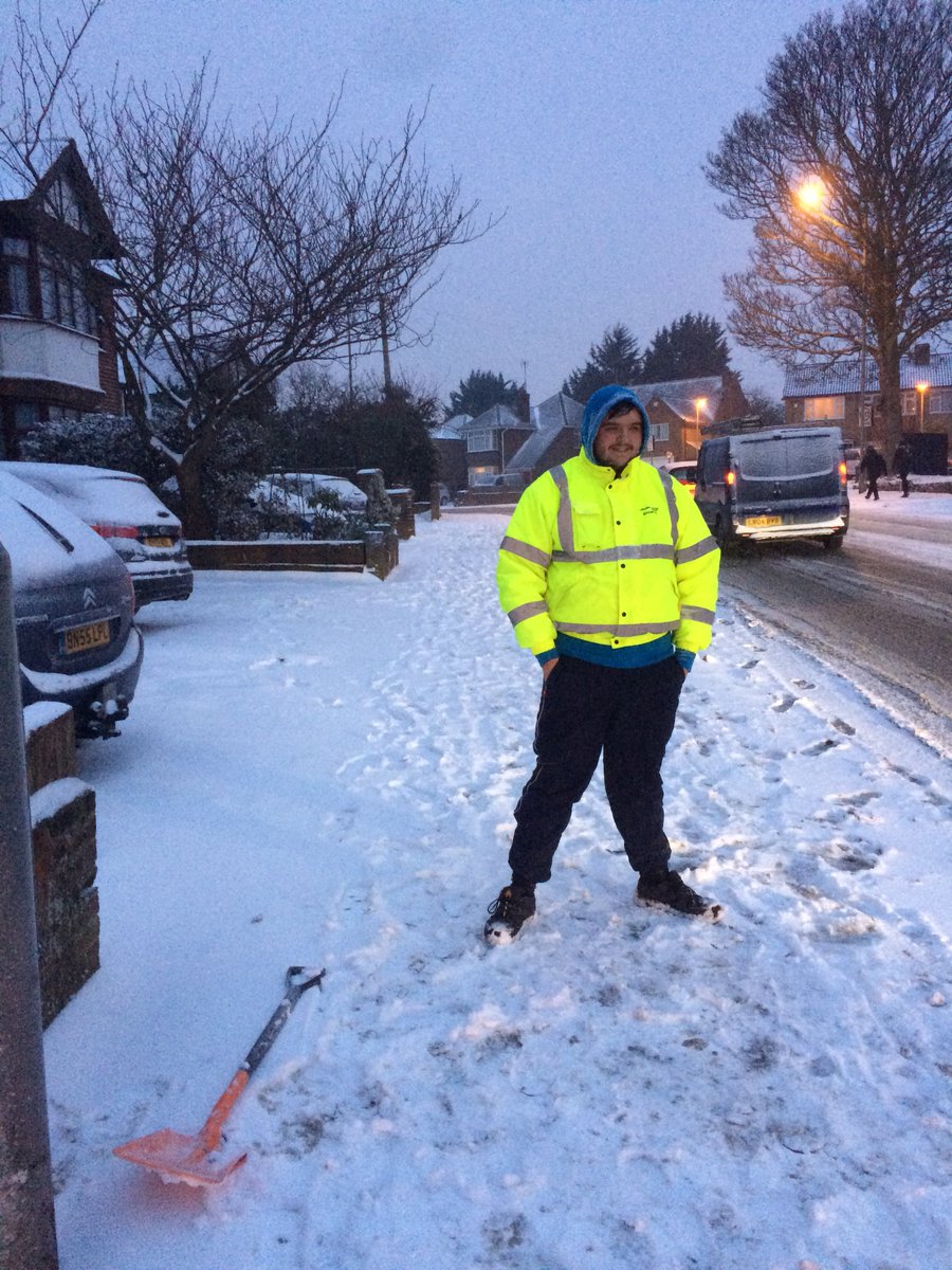 revJohnGood's tweet photo. @LDNLutonAirport you should be proud. One of your security employees Josh has been shovelling and pushing cars up hitchin road for the last couple of hours. #locallegend #loveluton https://t.co/HZKpBFgyyt