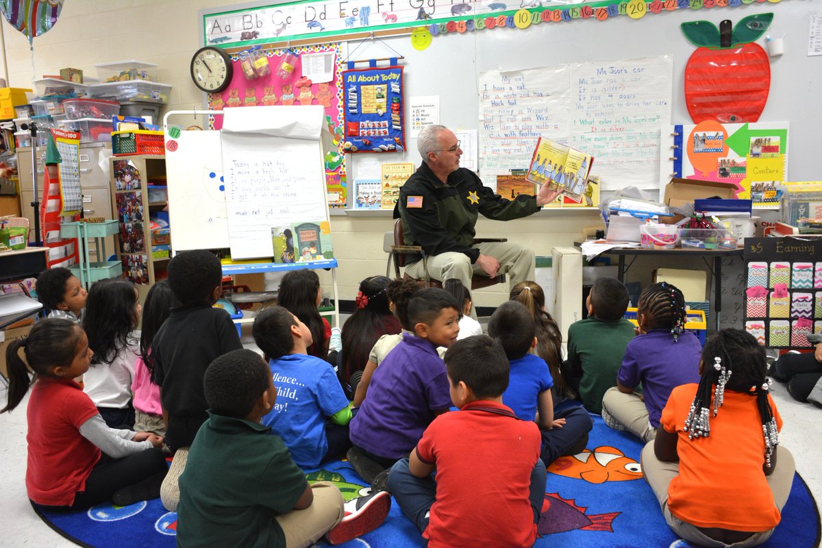 A great start to the afternoon with Ms. Anita Joor and her class at <a href="/StrattonMNPS/">Stratton Elementary</a>! Enjoyed our time together and discussed how reading influenced my life! #Reading