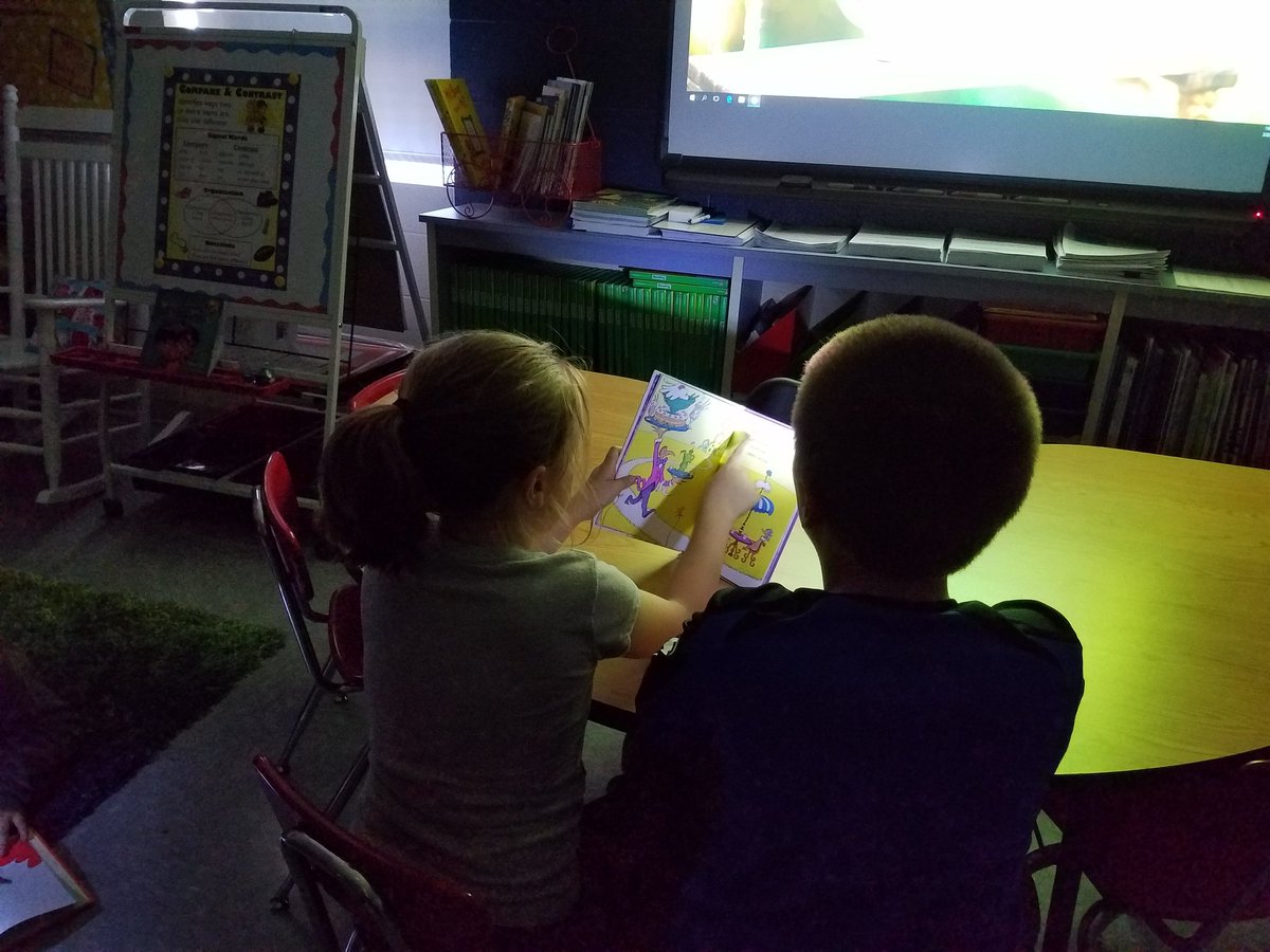 tlmeporter3's tweet photo. Flashlight Friday fun in 3rd grade. Rotate reading with Dr. Seuss books. #happybirthdaydr.seuss @SpartaTrojans https://t.co/9RKcZCgiEm