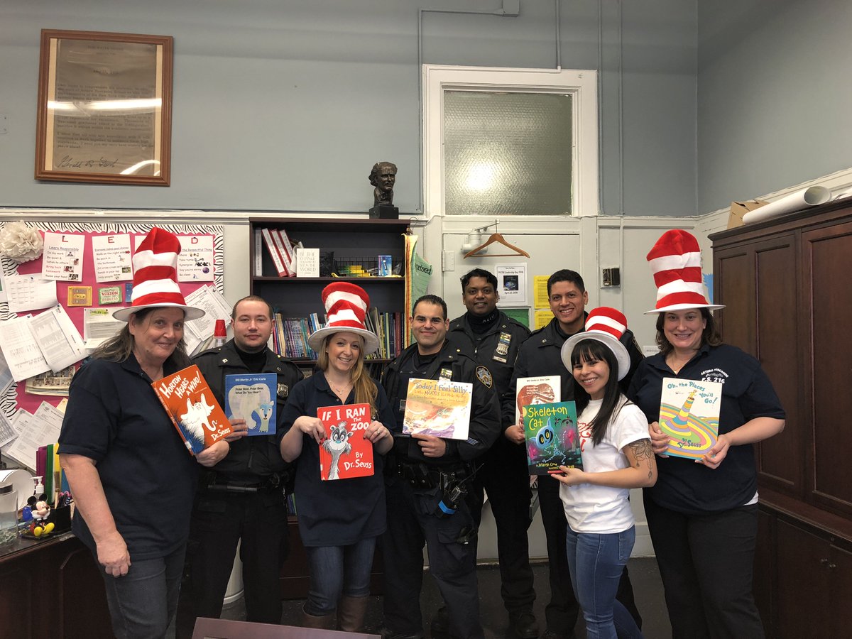 PS216K's tweet photo. Sun or shine, NYPD is always there and they were there for us today for our VIP Reader Day! #DrSeuss #DrSeussbirthday #VIPReader #NYPD @NYPD61Pct #community #Brooklyncommunity @D21_Community @BKSOUTHCOUNSEL @BKSouthClimate @CarmenFarinaDOE @NYCSchools https://t.co/CEUxQHrfD1