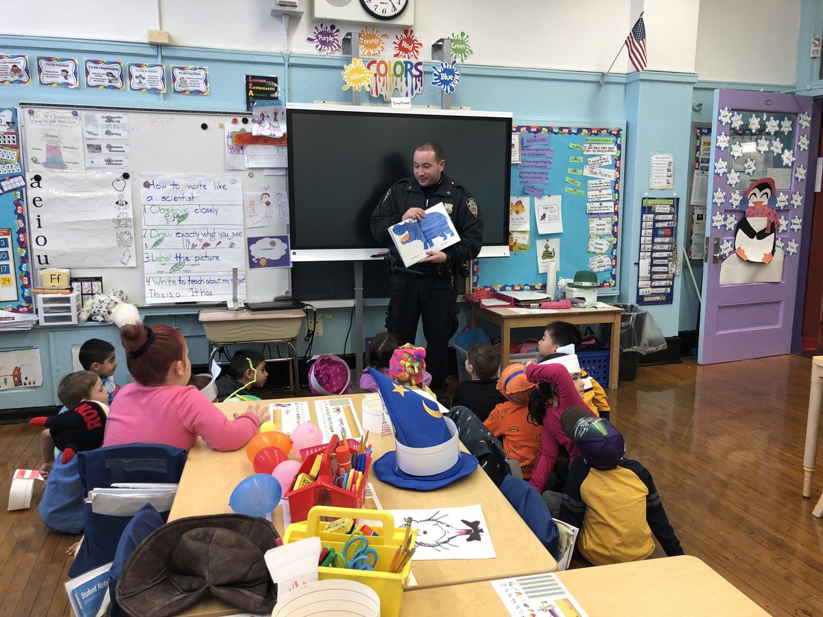 PS216K's tweet photo. Sun or shine, NYPD is always there and they were there for us today for our VIP Reader Day! #DrSeuss #DrSeussbirthday #VIPReader #NYPD @NYPD61Pct #community #Brooklyncommunity @D21_Community @BKSOUTHCOUNSEL @BKSouthClimate @CarmenFarinaDOE @NYCSchools https://t.co/CEUxQHrfD1