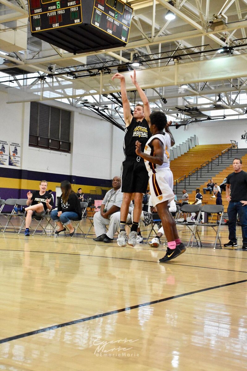 FHS Basketball tweet media