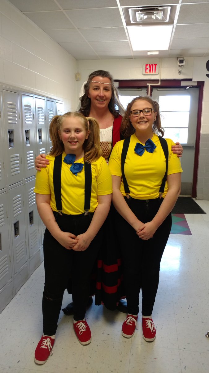 BlakeWSES's tweet photo. Character day!  Alice in Wonderland/Looking Glass Wars.  #WestsideBestside  #WSESSmithfield https://t.co/d4UaMEv0g7