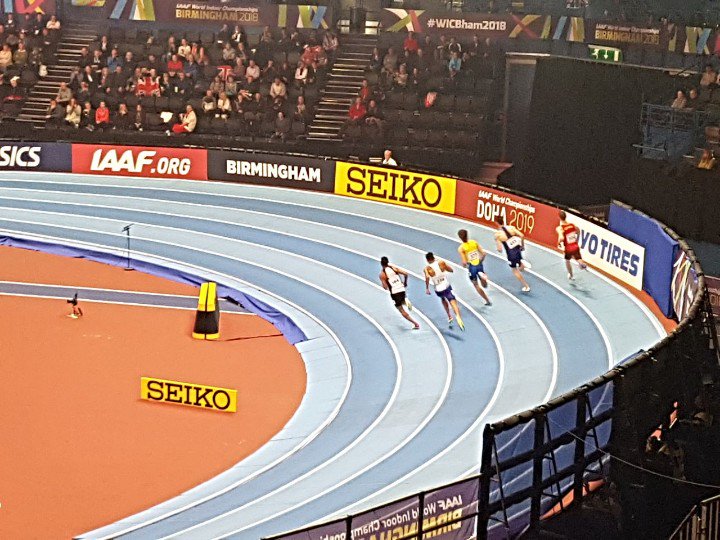 atletismoRFEA's tweet photo. #pasionporcompetir. Salida de la primera semifinal de 800m con @AlvaroDArriba. https://t.co/gtCTAvcA3K