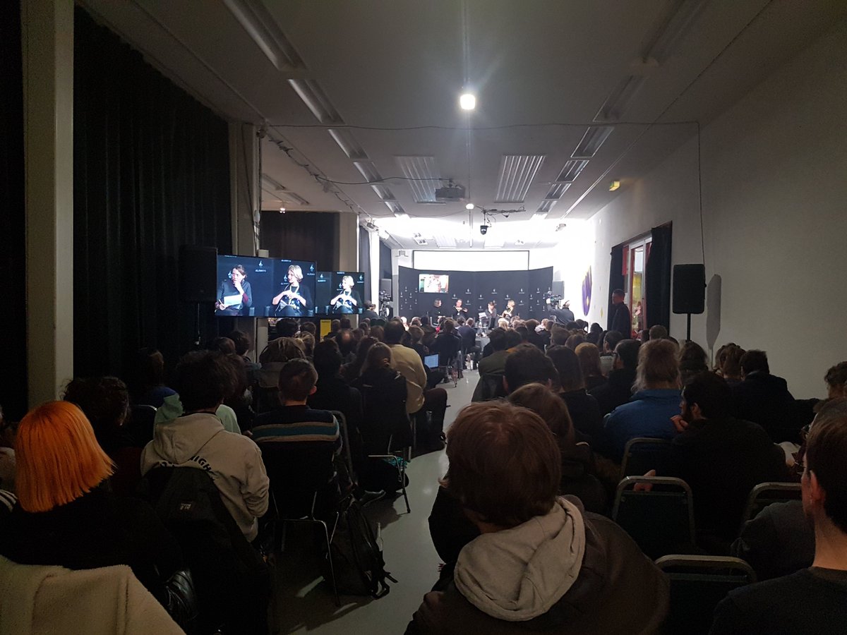 ClaudiaGarad's tweet image. Love that the Fearless Journalism panel @elevatefestival features so many great female journalists @katebrooksphoto @couragefound @JuliaHerrnboeck #e18fearless