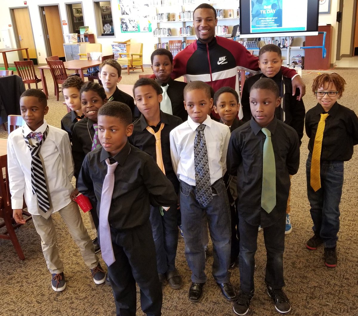 AspasiaAngelou's tweet photo. John Marshall Bears &amp; North Highlands Lil' Bears Tie Day 2018 with guest Sooner @JustinbroilesJ @choosetobeBOLD @jmbearsokc @SGilesStyle @mrhowardokc @OKCPS @OKCPS_Athletics @OU_Football @WmStubbs #JMBEARS #JMFutureBuilders #ProudPOY #StevenGiles https://t.co/haBnqFwi9i