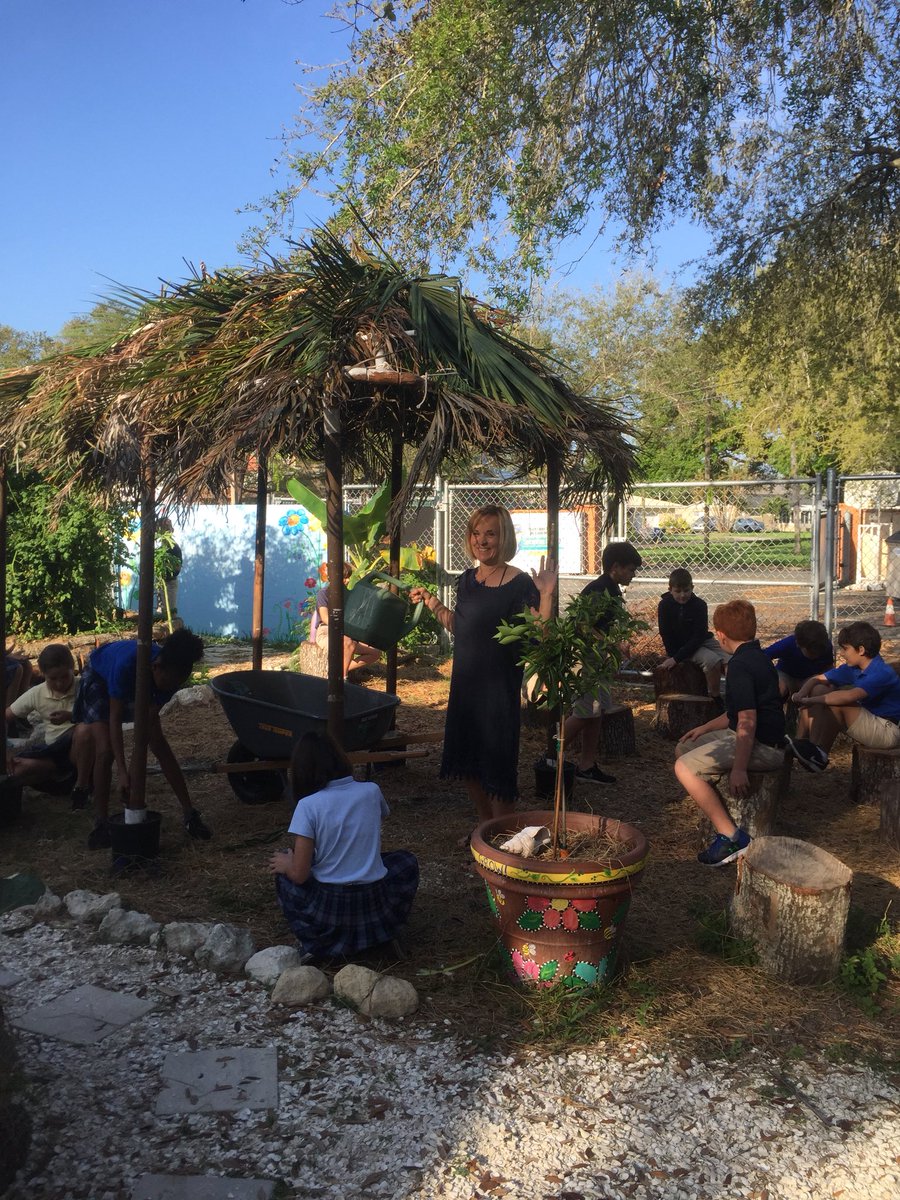 edtechcurric's tweet image. Experiential learning at @CanterburyFL @csfedtech #makerspace