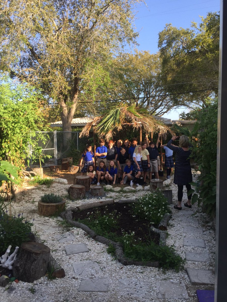 edtechcurric's tweet image. Experiential learning at @CanterburyFL @csfedtech #makerspace