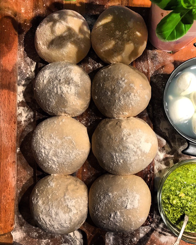 markjamesmunro's tweet photo. Charred red pepper, charred wild mushroom, roasted chicken, buffalo mozzarella, basil pesto, extra virgin olive oil, fresh herbs #pizzanight #lovethedough #askforrecipes #kitchen29 ๐ https://t.co/iW6iaemgrG