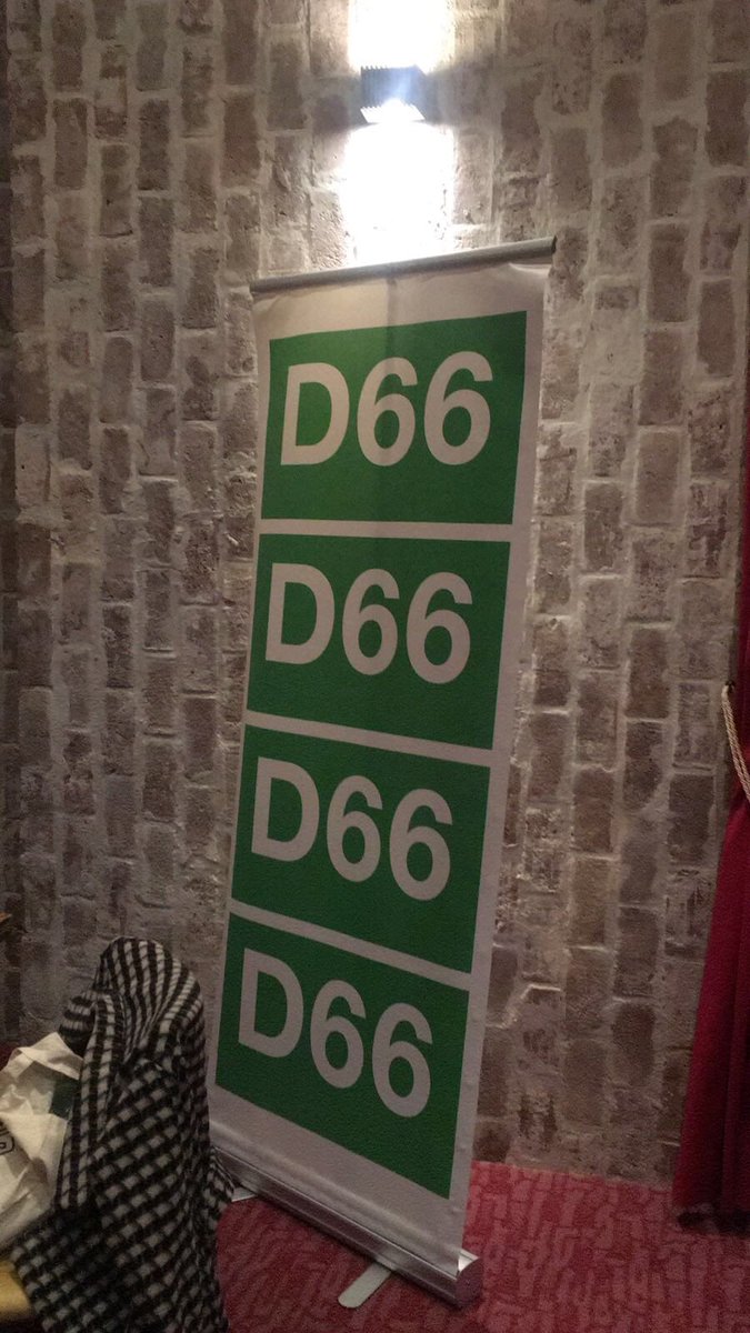 D66Zaanstad's tweet photo. Het #PubQuiz team is er klaar voor 💪🍀🎉 met @M1cel @robkarst @JeroenvanderTol @Boer66 #KansenvoorZaanstad #GR2018 https://t.co/Lg1cXljeDy