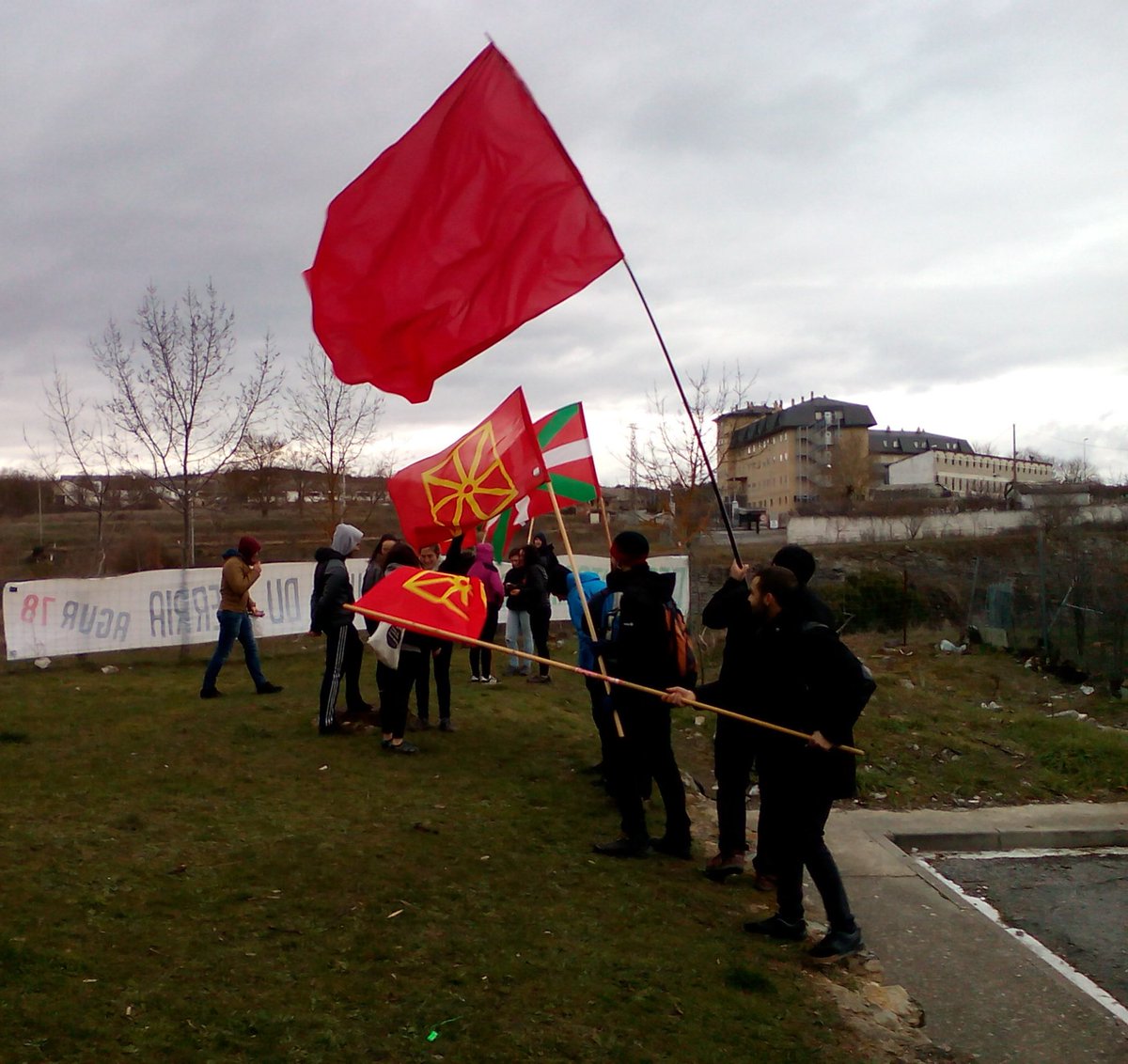 Indar okupatzaileen aurkako bizikleta martxako irudiak

#desmilitarizazioaksalbatukoduherria
#agur78