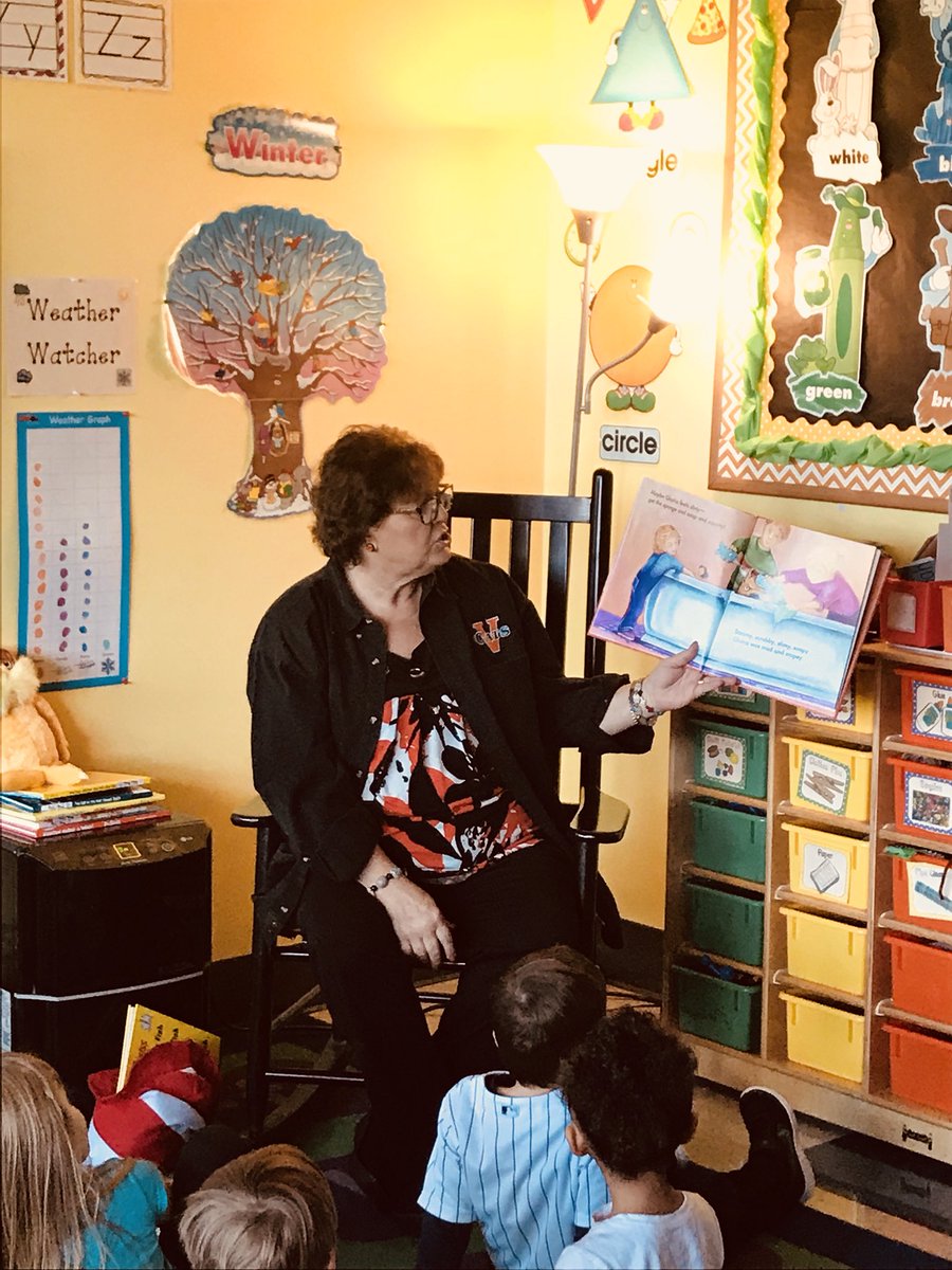 Rebecca93006812's tweet photo. A big “THANK YOU” to Vicie Dotson for reading to PreK today.  @vickibonney @semcvey05 @jhurt0813 @BVPSEF #ReadAcrossAmericaDay #happybirthdaydrsuess https://t.co/DlIr2qWXC9
