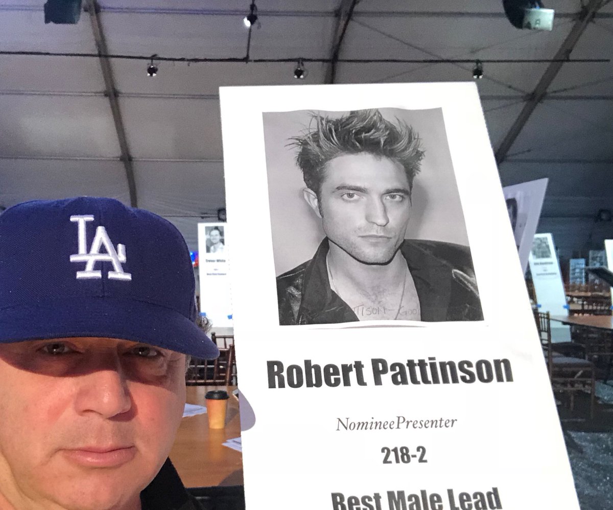 Wildaboutmusic's tweet photo. Here at last is conclusive proof that #RobertPattinson &amp; I are not one &amp; the same, but two separate, brooding leading men. See one of us tomorrow afternoon on @filmindependent’s #SpiritAwards LIVE on @IFC.  Hint: it’s the one who’s really great in @GoodTimeMov. https://t.co/iGKqbvzCRa