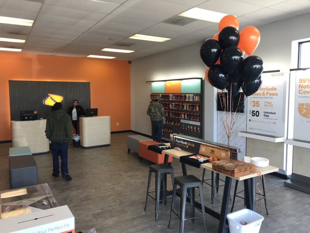 AdamAlliedNC's tweet photo. A lot going down in Danville today! Come and check out the new 4.0 Store on Mount Cross! Come and see Ana and Miriam about switching and grab some free pizza, drinks, and Boost gear while you’re here! @alantubbsboost @greginsouthva @AlliedEsH https://t.co/M49BLQPd23