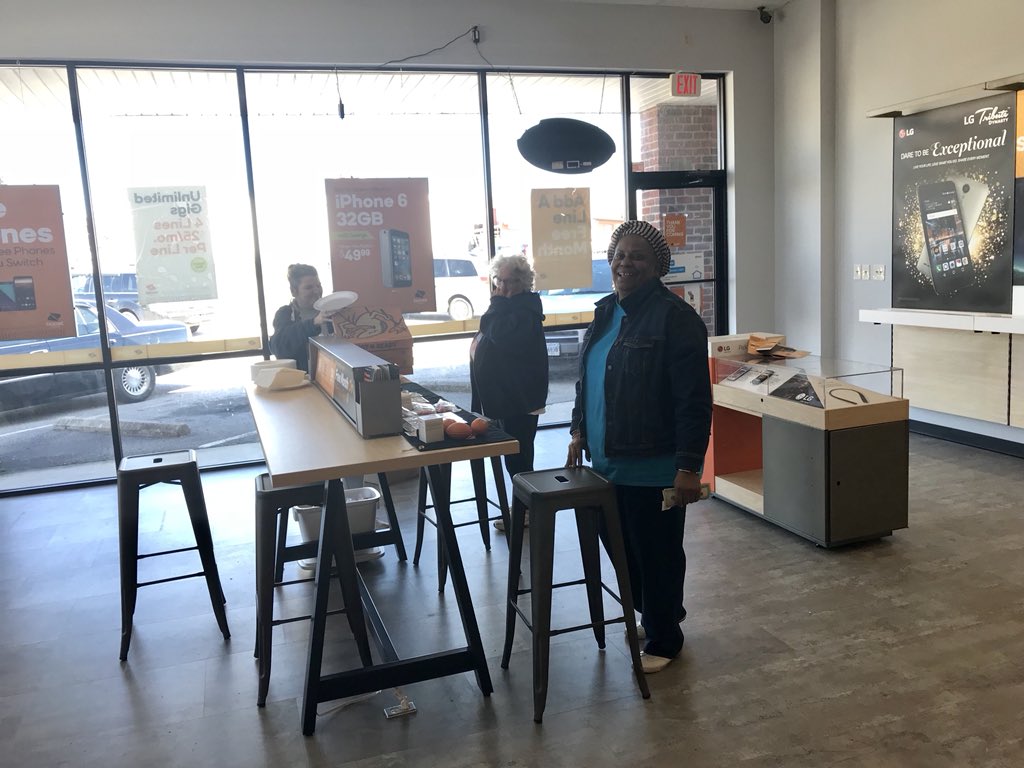 AdamAlliedNC's tweet photo. A lot going down in Danville today! Come and check out the new 4.0 Store on Mount Cross! Come and see Ana and Miriam about switching and grab some free pizza, drinks, and Boost gear while you’re here! @alantubbsboost @greginsouthva @AlliedEsH https://t.co/M49BLQPd23