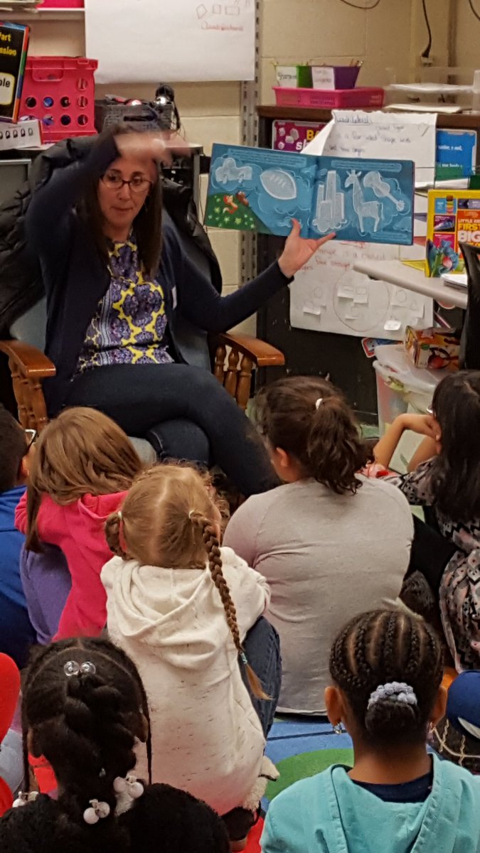 Tjones1559Jones's tweet photo. What a fun day of reading! Read Across America Day @RoyalManorgjps https://t.co/mf2No8tatQ