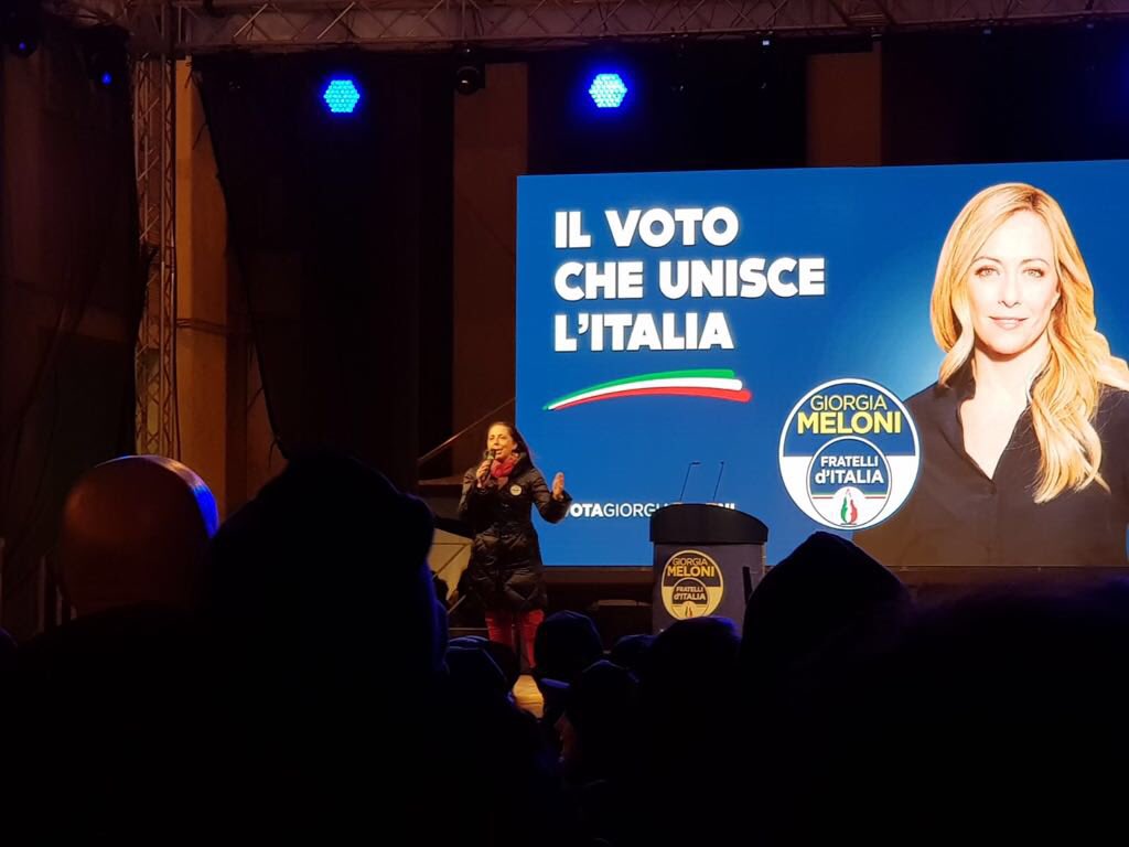 isabellarauti's tweet photo. STRINGIAMOCI A COORTE, L’ITALIA CHIAMÓ: SÌ! 
Abbiamo appena chiuso la #campagnaelettorale, a #Latina, con #GiorgiaMeloni!
Siamo in campo per l’#Italia, siamo in campo per gli #italiani. I #Patrioti votano #FratellidItalia

#PERANDAREOLTRE 🇮🇹
#4marzovotoFdi 
#MeloniPresidente https://t.co/PQMoWAmGXW