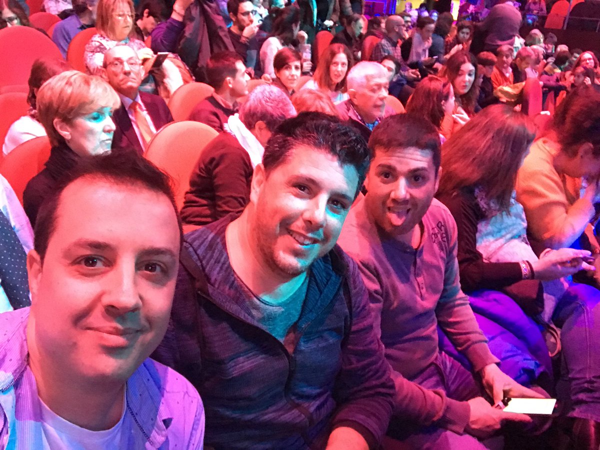 cokello_83's tweet photo. Aquí esperando que empiece esto ya de una puta vez @circoprice https://t.co/4PMsy9rNw5