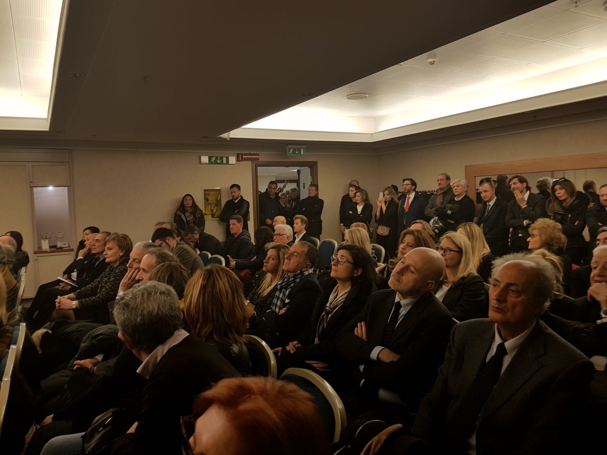 MariaLisaComes's tweet photo. Chiusura della campagna elettorale, con molti amici che mi hanno sostenuto! Grazie a tutti!! @forza_italia! 

#elezioni2018 #4marzovotoForzaItalia https://t.co/GU05xf02C6