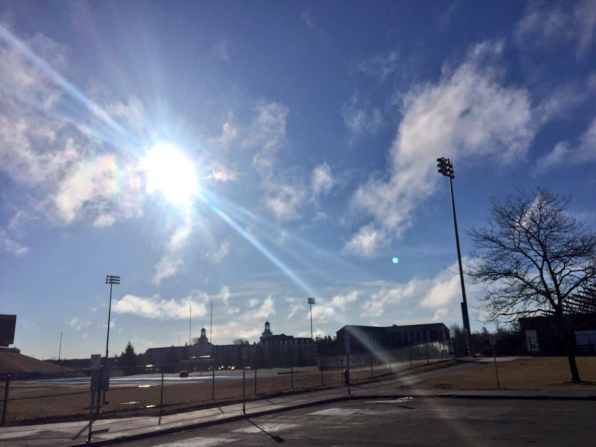 katemacdon's tweet photo. Had to snap a picture this morning with the sun shining so bright! Best way to start a Friday #TGIF https://t.co/pMA8zXzdIV