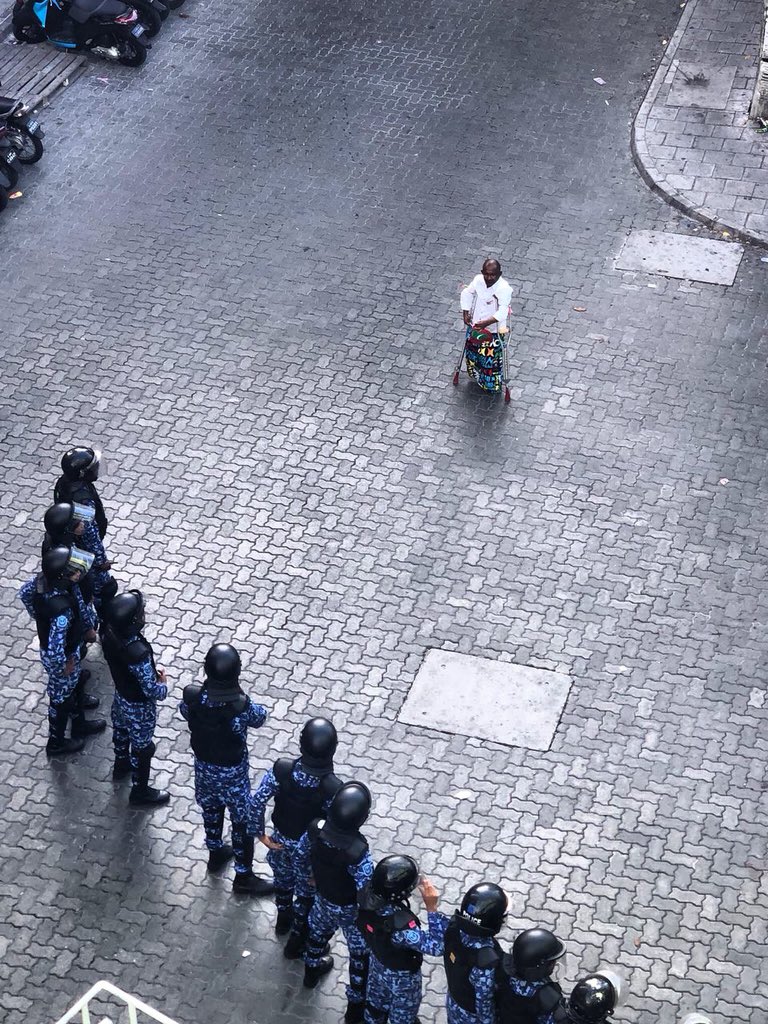MeenazyLilee's tweet photo. Mi beyfulhaa ves kuda vaguthu kolheh therey ga mulhi gaumuge loaiybaa ihuthiraam hoadhaifi #Hivvaru #kerun kuranjeheyvaguthu ekanmeh kuran kerun #miadhugebathol https://t.co/ydqs6xYD32