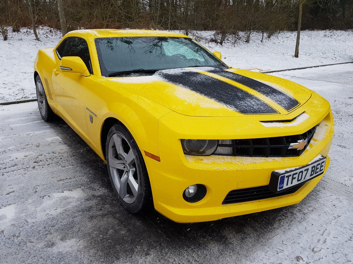BumblebeeHire's tweet photo. Before and after today's journey from #London to #Oxford and back again! At #BumblebeeCarHire we don't like snow 🤨#Bumblebee #snowfun https://t.co/USj3C7jmeW
