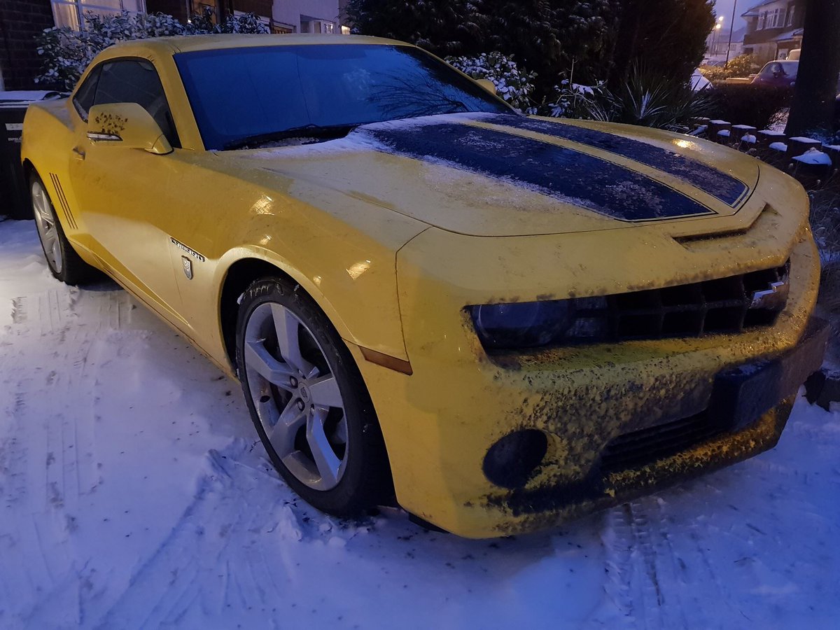 BumblebeeHire's tweet photo. Before and after today's journey from #London to #Oxford and back again! At #BumblebeeCarHire we don't like snow 🤨#Bumblebee #snowfun https://t.co/USj3C7jmeW