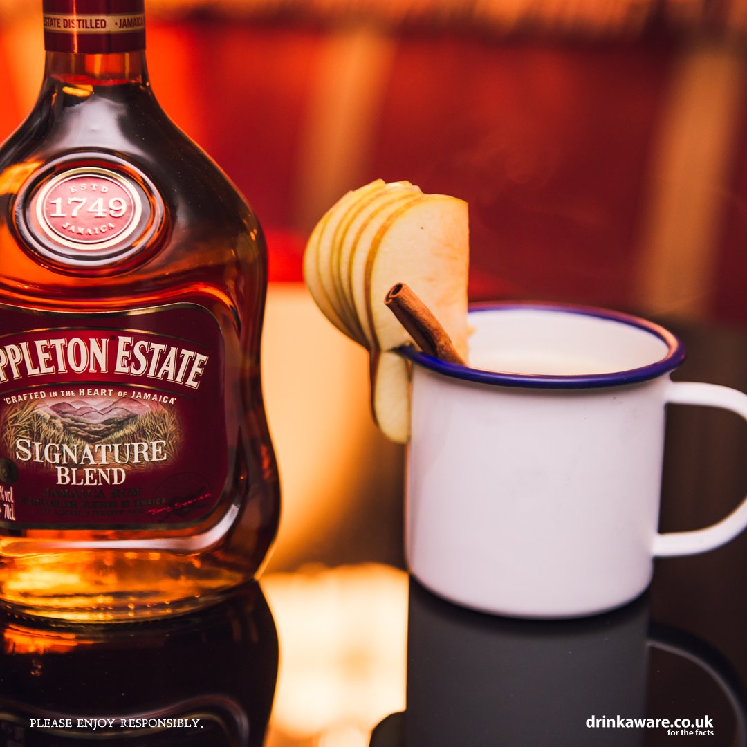 AppletonRumUK's tweet photo. Hot rum anyone? #AppletonEstate #SignatureBlend #hotbutteredrum #hotrumpunch #Rum #WinterDrinks #WinterCocktails #WinterWarmer #WinterCocktails #Wintershere #cocktaillove #liqpic #nutmeg #cinnamon #hotrum #howtobehappy #hellosnow #fridaynight #fridayfeeling #happyhour https://t.co/xzjH2zLopB